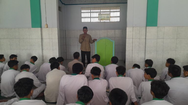 Pembina Rohis SMAN 4 Kota Bima Gelar Imtaq Rutin, Proses Pemebentukan Karakter Religius Siswa.